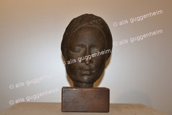 Stehende Frauenfigur