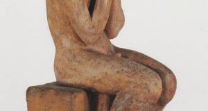 Sitzender Knabe