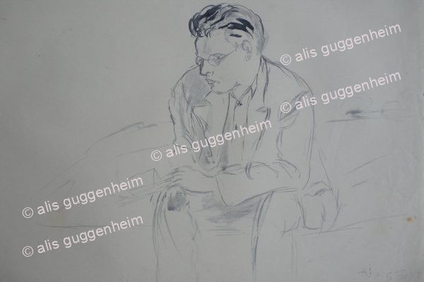 Mann auf Sofa sitzend und lesend