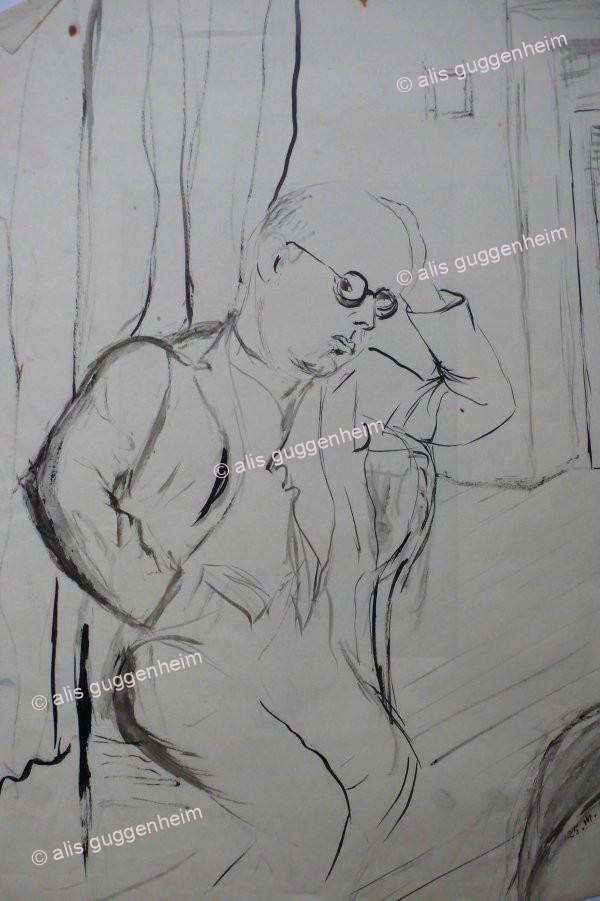 Sitzender Mann mit Brille