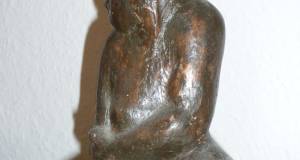 Figur mit zwei Gesichtern