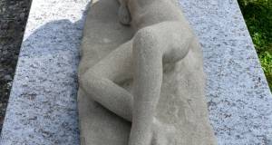 liegende Figur nackt