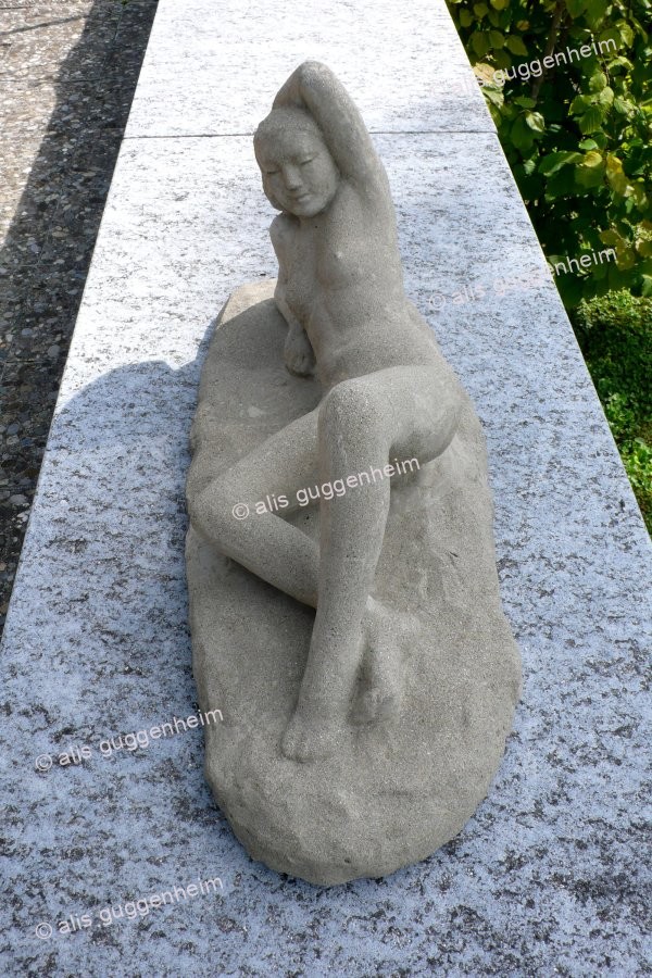 liegende Figur nackt