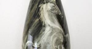 Vase mit Pferden