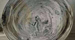 608