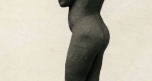 785